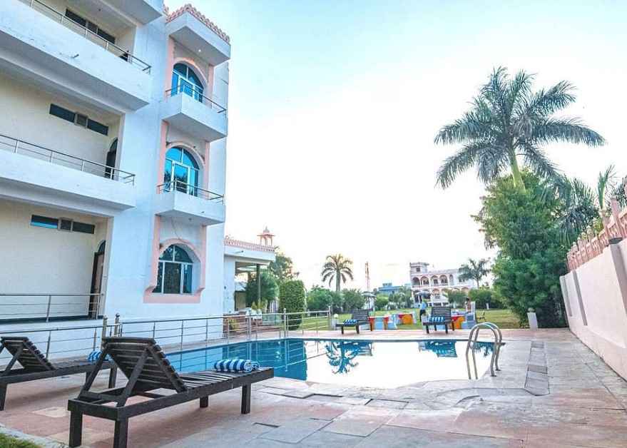 Siddhi Vinayak Hotel Garden